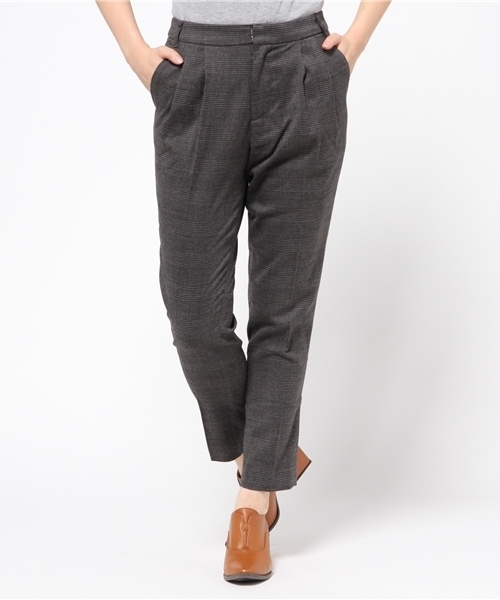 earth music&ecology(アースミュージックアンドエコロジー)の「グレンチェックタックテーパードパンツ(その他パンツ・レディース・アイボリー/グレー・MEDIUM/SMALL)」の2枚目の写真