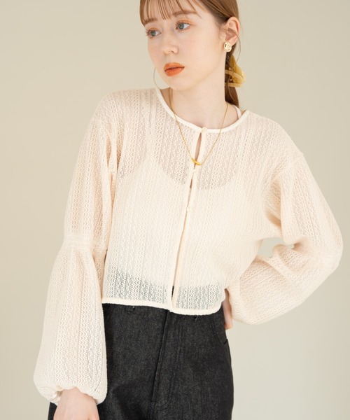 hinari（ヒナリ）の「2WAYシャーリングレーストップス（シャツ/ブラウス・レディース・ナチュラル/ホワイト・FREE）」の7枚目の写真