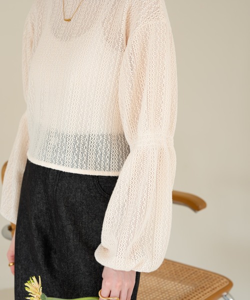 hinari（ヒナリ）の「2WAYシャーリングレーストップス（シャツ/ブラウス・レディース・ナチュラル/ホワイト・FREE）」の14枚目の写真