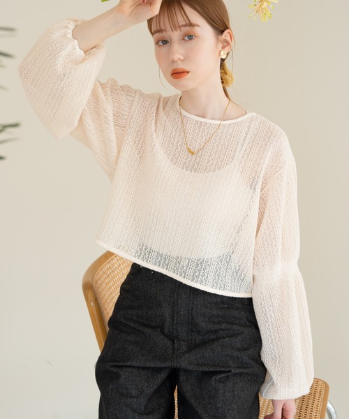 hinari（ヒナリ）の「2WAYシャーリングレーストップス（シャツ/ブラウス・レディース・ナチュラル/ホワイト・FREE）」の3枚目の写真