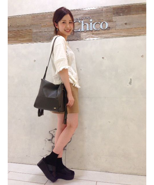 Chico（チコ）の「【who's who Chico】サイドタッセルショルダー（ショルダーバッグ・レディース・カーキ/ベージュ/ブラック・FREE）」の2枚目の写真