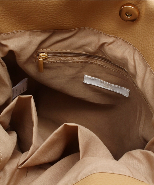 Chico（チコ）の「【who's who Chico】サイドタッセルショルダー（ショルダーバッグ・レディース・カーキ/ベージュ/ブラック・FREE）」の7枚目の写真