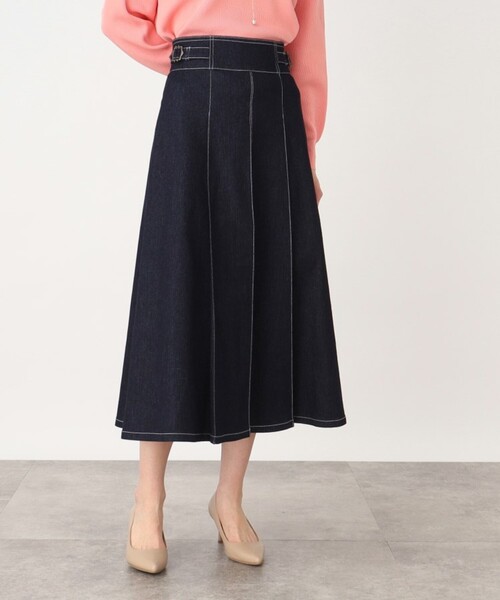 THE SHOP TK （ザ ショップ ティーケー ）の「◆【美シルエット】デニムタックスカート/手洗い可（デニムスカート・レディース・ネイビー/ベージュ/カーキ・11/12/13）」の4枚目の写真