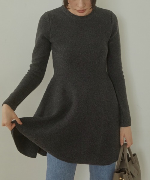 ACYM アシーム Candy peplum knit ワンピース　グレー ACYM（アシーム）の「Candy peplum knit ワンピース（ワンピース