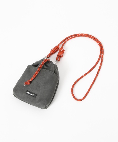 niko and...(ニコアンド)の「オリジナル細コード巾着ショルダーバッグN(ショルダーバッグ・レディース・ブラック系その他/シルバー/ブルー/アイボリー/ブラック/スカイブルー/ベージュ/イエロー/その他2/その他1/イエロー系/オレンジ/シルバー系その他/グレー系その他・0)」の5枚目の写真