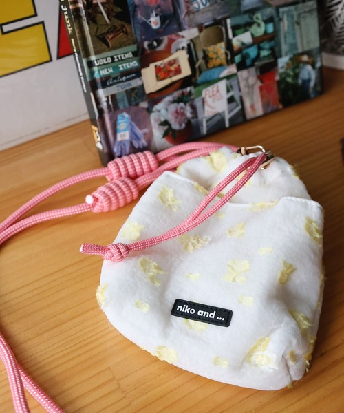 niko and...(ニコアンド)の「オリジナル細コード巾着ショルダーバッグN(ショルダーバッグ・レディース・ブラック系その他/シルバー/ブルー/アイボリー/ブラック/スカイブルー/ベージュ/イエロー/その他2/その他1/イエロー系/オレンジ/シルバー系その他/グレー系その他・0)」の8枚目の写真