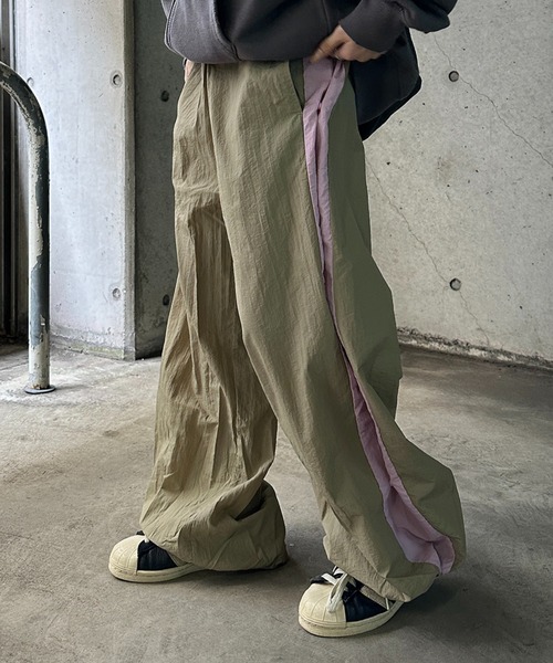 sedacle（セダクル）の「サイドボタン2way配色ナイロンパンツ（その他パンツ・メンズ・グレー/チャコールグレー/ベージュ・SMALL/MEDIUM/LARGE）」の3枚目の写真