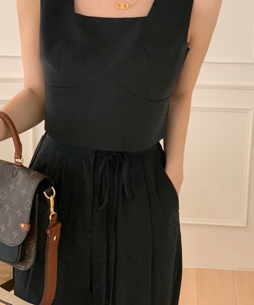 CREARE -LINO-(クレアーレリノ)の「<レディーズ商品>スクエアネック&パンツ / セットアップ(セットアップ・レディース・ブラック/グレー・FREE)」の4枚目の写真