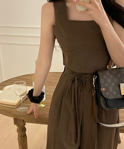 CREARE -LINO-(クレアーレリノ)の「<レディーズ商品>スクエアネック&パンツ / セットアップ(セットアップ・レディース・ブラック/グレー・FREE)」の9枚目の写真