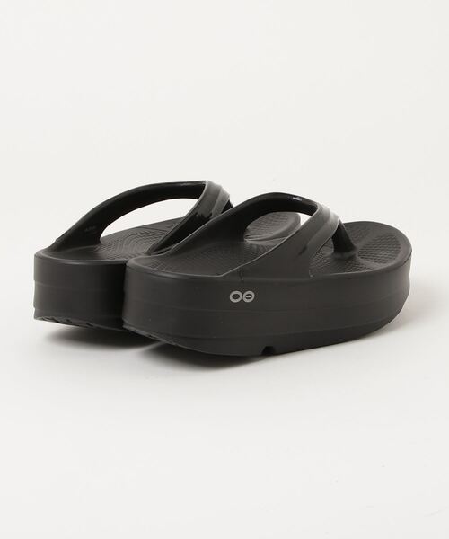 OOFOS(ウーフォス)の「ウーフォス OOFOS OOmega_Black(サンダル・レディース・ブラック・23.0cm/24.0cm/25.0cm/28.0cm/27.0cm/26.0cm)」の2枚目の写真