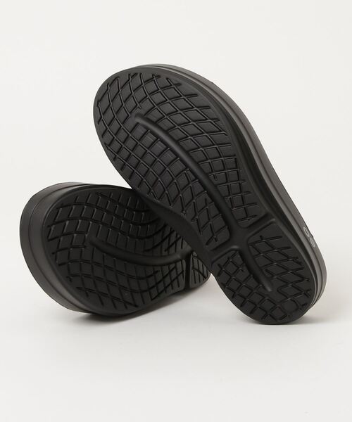 OOFOS(ウーフォス)の「ウーフォス OOFOS OOmega_Black(サンダル・レディース・ブラック・23.0cm/24.0cm/25.0cm/28.0cm/27.0cm/26.0cm)」の3枚目の写真