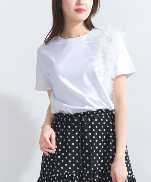 PICCIN(ピッチン)の「フリルショルダープルオーバー(Tシャツ/カットソー・レディース・ベージュ/ブラック/オフホワイト・M)」の1枚目の写真