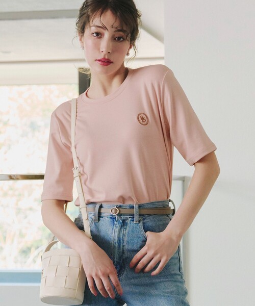 Tiaclasse(ティアクラッセ)の「刺繍ロゴカットソーTシャツ(Tシャツ/カットソー・レディース・ピンク/ブラック/アイボリー・FREE)」の3枚目の写真