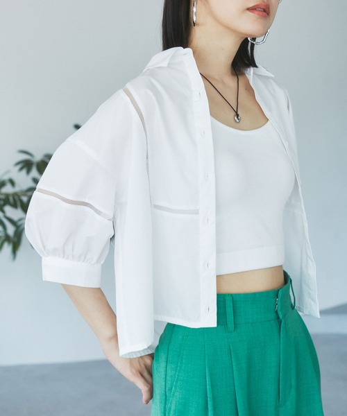 VIS（ビス）の「【接触冷感/防シワ/洗える】レース切替クロップドシャツ（シャツ/ブラウス・レディース・サックスブルー/ホワイト/グリーン系その他・FREE）」の2枚目の写真