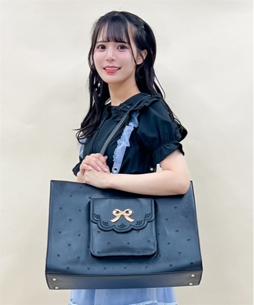 axes femme POETIQUE（アクシーズファムポエティック）の「ハート刺繍推し活Ａ３トート（トートバッグ・レディース・ブラック/ホワイト/ピンク・FREE）」の3枚目の写真