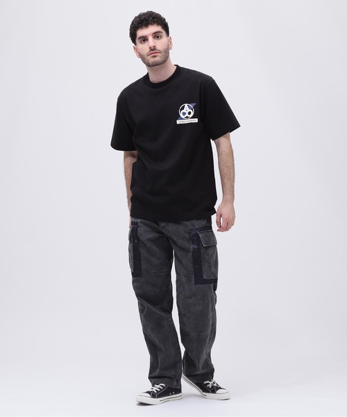 AVIREX（アヴィレックス）の「《CROSSOVER》PATCH T-SHIRT / クロスオーバー パッチ Tシャツ / AVIREX / アヴィレックス（Tシャツ/カットソー・メンズ・チャコール/ホワイト/レンガ/ブラック・MEDIUM/LARGE/X-LARGE/XX-LARGE）」の8枚目の写真