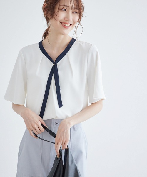 ROPE' PICNIC(ロペピクニック)の「【新色追加・2サイズ展開】メタルボタンリボンタイハーフスリーブブラウス(シャツ/ブラウス・レディース・ライトグリーン/チャコールグレー/ホワイト/サックスブルー/ホワイト系その他・38/36)」の9枚目の写真