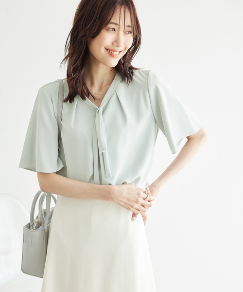 ROPE' PICNIC(ロペピクニック)の「【新色追加・2サイズ展開】メタルボタンリボンタイハーフスリーブブラウス(シャツ/ブラウス・レディース・ライトグリーン/チャコールグレー/ホワイト/サックスブルー/ホワイト系その他・38/36)」の19枚目の写真