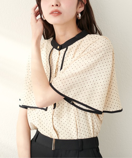 natural couture(ナチュラルクチュール)の「スタンドネック配色ケープブラウス(シャツ/ブラウス・レディース・サックスブルー/イエロー/オフホワイト/その他1/その他2/ネイビー・FREE)」の6枚目の写真