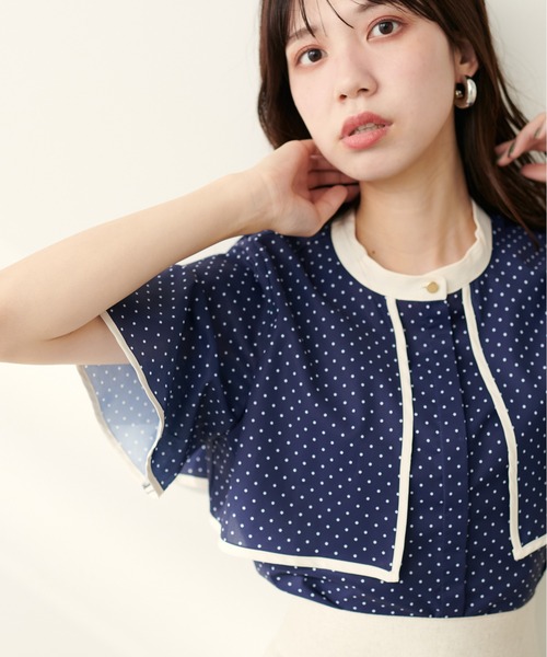 natural couture(ナチュラルクチュール)の「スタンドネック配色ケープブラウス(シャツ/ブラウス・レディース・サックスブルー/イエロー/オフホワイト/その他1/その他2/ネイビー・FREE)」の1枚目の写真