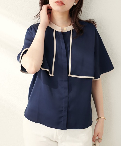 natural couture(ナチュラルクチュール)の「スタンドネック配色ケープブラウス(シャツ/ブラウス・レディース・サックスブルー/イエロー/オフホワイト/その他1/その他2/ネイビー・FREE)」の3枚目の写真