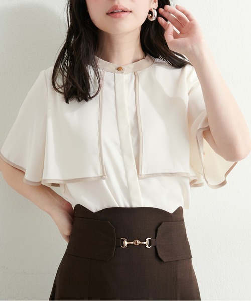 natural couture(ナチュラルクチュール)の「スタンドネック配色ケープブラウス(シャツ/ブラウス・レディース・サックスブルー/イエロー/オフホワイト/その他1/その他2/ネイビー・FREE)」の7枚目の写真
