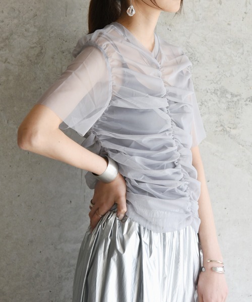 and it_(アンドイット)の「チュールシャーリングTシャツ(Tシャツ/カットソー・レディース・アイボリー/グレイッシュベージュ/グレー・M)」の10枚目の写真