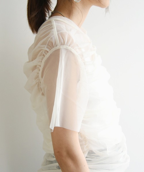 and it_(アンドイット)の「チュールシャーリングTシャツ(Tシャツ/カットソー・レディース・アイボリー/グレイッシュベージュ/グレー・M)」の14枚目の写真