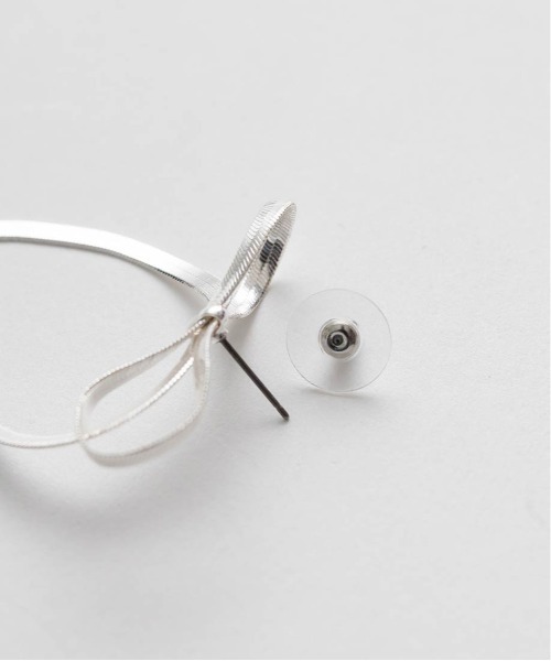 RANDA（ランダ）の「チェーンリボンピアス（ピアス（両耳用）・レディース・シルバー/ゴールド・FREE）」の4枚目の写真