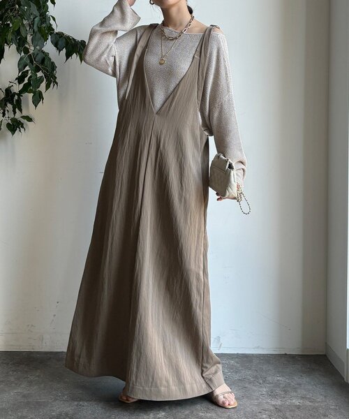 DouDou(ドゥドゥ)の「【新色追加/前後2WAYで着られる】深Vワンピース(ワンピース・レディース・ブラック/チャコールグレー/グレー/モカ/ベージュ/ネイビー・FREE)」の6枚目の写真