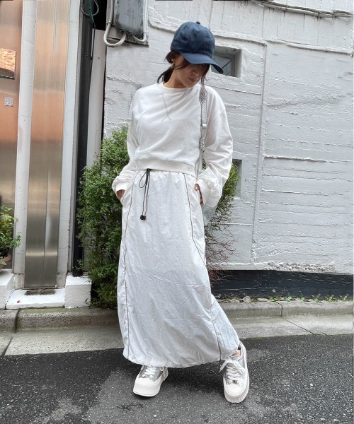 ENIM BY VICKY(エニムバイビッキー)の「ボリュームスリーブショートトップス《手洗い可能》(スウェット・レディース・ネイビー/ホワイト/レッド・M)」の15枚目の写真