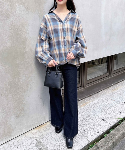 INGNI(イング)の「【WEB限定】フレアデニムパンツ/A(デニムパンツ・レディース・インディゴブルー/ブラック/ブルー系その他・M/S)」の12枚目の写真