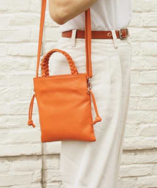 TIDEWAY（タイドウェイ）の「MONTH ITALY LEATHER 2WAY SHOULDER（ショルダーバッグ・レディース・ピンクベージュ/グレイッシュベージュ/ライトベージュ/ブラック/ターコイズブルー/ブルー/オレンジ/ミント/レッド/ライム/グリーン/ホワイト・FREE）」の14枚目の写真