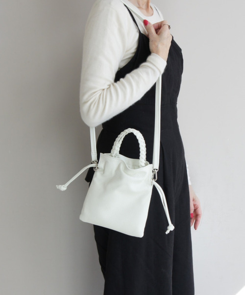 TIDEWAY（タイドウェイ）の「MONTH ITALY LEATHER 2WAY SHOULDER（ショルダーバッグ・レディース・ピンクベージュ/グレイッシュベージュ/ライトベージュ/ブラック/ターコイズブルー/ブルー/オレンジ/ミント/レッド/ライム/グリーン/ホワイト・FREE）」の18枚目の写真
