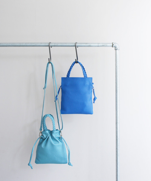 TIDEWAY（タイドウェイ）の「MONTH ITALY LEATHER 2WAY SHOULDER（ショルダーバッグ・レディース・ピンクベージュ/グレイッシュベージュ/ライトベージュ/ブラック/ターコイズブルー/ブルー/オレンジ/ミント/レッド/ライム/グリーン/ホワイト・FREE）」の17枚目の写真