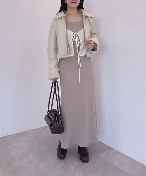 mysty woman（ミスティウーマン）の「フェザーキャミセットニットワンピース 242419（ワンピース・レディース・ライトベージュ/チャコールグレー/レッド・FREE）」の11枚目の写真