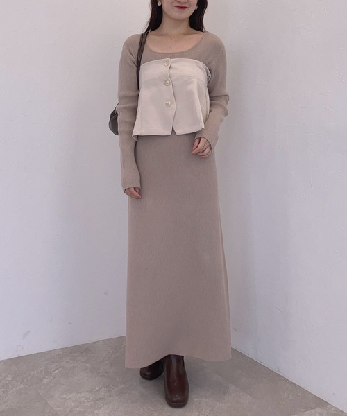 mysty woman（ミスティウーマン）の「フェザーキャミセットニットワンピース 242419（ワンピース・レディース・ライトベージュ/チャコールグレー/レッド・FREE）」の13枚目の写真