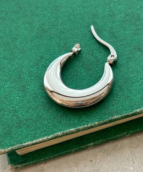 ciite' surgical stainless（シーテサージカルステンレス）の「【 金属アレルギー対応 】 クレセントムーン フープピアス サージカルステンレス （ピアス（両耳用）・レディース・シルバー/ゴールド・FREE）」の6枚目の写真