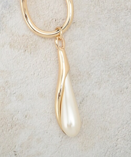 OPAQUE.CLIP（オペークドットクリップ）の「フェイクパールラインピアス（ピアス（両耳用）・レディース・シルバー/ゴールド・00）」の5枚目の写真