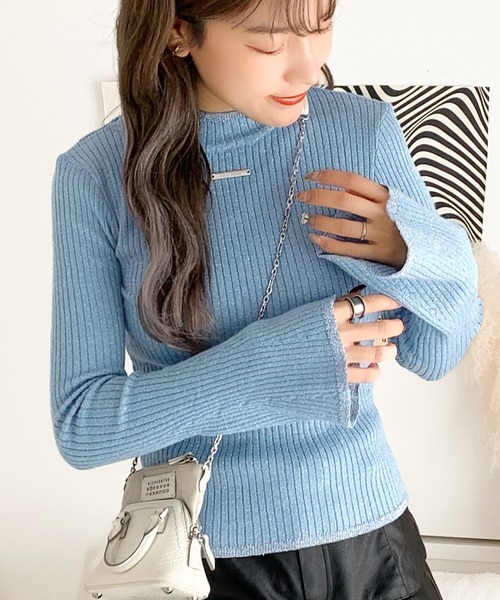 mily bilet(ミウィビレット)の「【mily bilet】きらめきと上品さ溢れる。ラメ入りリブプチハイ袖フレアニット(長袖)(ニット/セーター・レディース・グレー/ブルー/ブラック/アイボリー・MEDIUM/SMALL/X-LARGE/LARGE)」の4枚目の写真