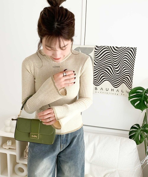 mily bilet(ミウィビレット)の「【mily bilet】きらめきと上品さ溢れる。ラメ入りリブプチハイ袖フレアニット(長袖)(ニット/セーター・レディース・グレー/ブルー/ブラック/アイボリー・MEDIUM/SMALL/X-LARGE/LARGE)」の7枚目の写真