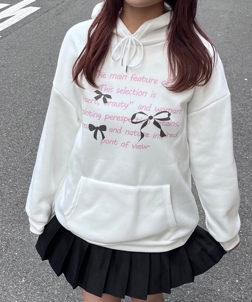 merrylatte(メリーラテ)の「ピンクテキスト×リボンデザインパーカー(パーカー・レディース・ホワイト・MEDIUM/X-LARGE/SMALL)」の2枚目の写真