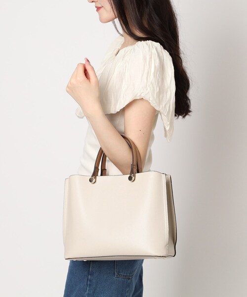 ESPERANZA（エスペランサ）の「2WAYハンドバッグ（ハンドバッグ・レディース・アイボリー/ブラック/グレイッシュベージュ/ダークブラウン・FREE）」の2枚目の写真
