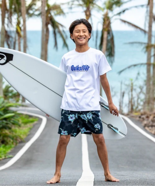 Quiksilver(クイックシルバー)の「REPLAY SS YOUTH /クイックシルバーキッズロゴ半袖ラッシュガード(水着)(ラッシュガード・キッズ・ホワイト/ブラック/ブルー/チャコールグレー・140/150/160/130)」の13枚目の写真
