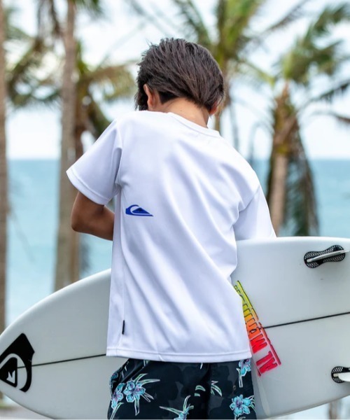 Quiksilver(クイックシルバー)の「REPLAY SS YOUTH /クイックシルバーキッズロゴ半袖ラッシュガード(水着)(ラッシュガード・キッズ・ホワイト/ブラック/ブルー/チャコールグレー・140/150/160/130)」の12枚目の写真