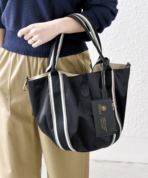 folna（フォルナ）の「【SHIPS any別注】Folna: 2WAY ライン ナイロン トート バッグ（トートバッグ・レディース・ブラック/ブラウン/ベージュ・ONE SIZE）」の10枚目の写真
