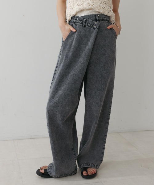 Bou Jeloud(ブージュルード)の「アシメラップデニムパンツ(デニムパンツ・レディース・ブラック/ブルー・38)」の1枚目の写真