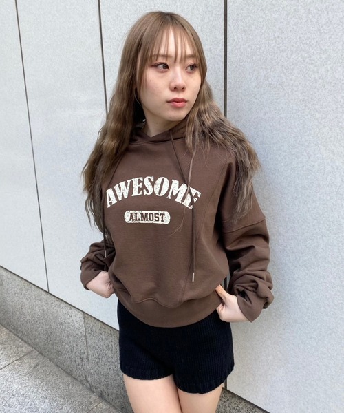 Narcissus（ナルシス）の「クロップドロゴパーカー（パーカー・レディース・ネイビー/ブラウン・FREE）」の17枚目の写真