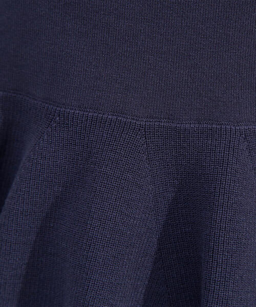 NATURAL BEAUTY BASIC(ナチュラルビューティーベーシック)の「◇ラメラインペプラムニット(ニット/セーター・レディース・ベージュ/チャコールグレー/オフホワイト/ダークブルー・FREE)」の9枚目の写真