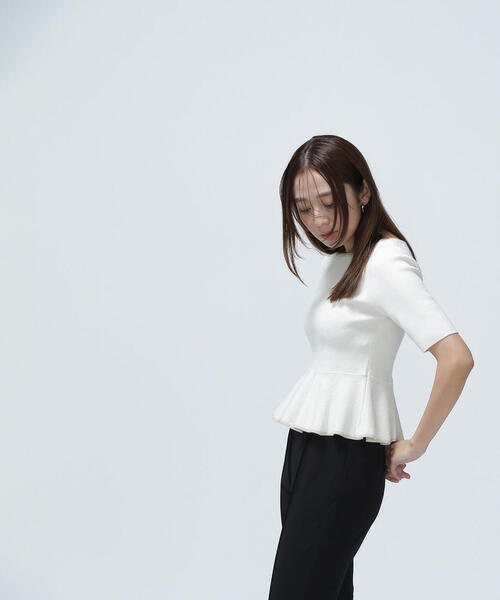 NATURAL BEAUTY BASIC(ナチュラルビューティーベーシック)の「◇ラメラインペプラムニット(ニット/セーター・レディース・ベージュ/チャコールグレー/オフホワイト/ダークブルー・FREE)」の12枚目の写真